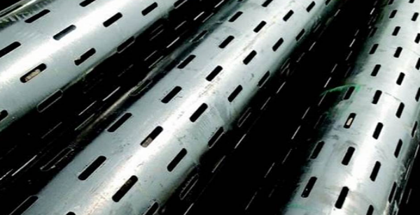 Slotted casing